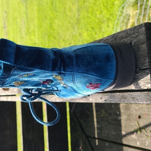 Women's Betsy Johnson Embroidered Laced Boots - Picture 11 of 12